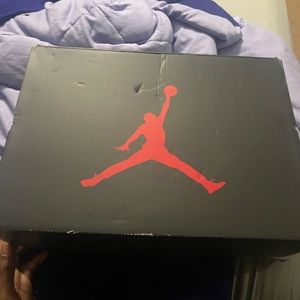 Used Jordan 6 Carmine great condition practically brand new